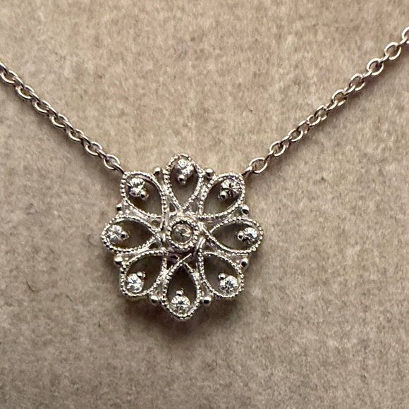 Elegant Silver Pendant Necklace - Picture 11 of 11